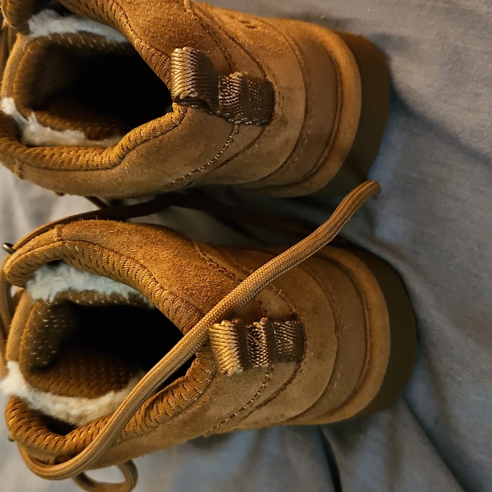 Size 13 UGG Kids Tan Lace-Up Boots - Picture 5 of 7